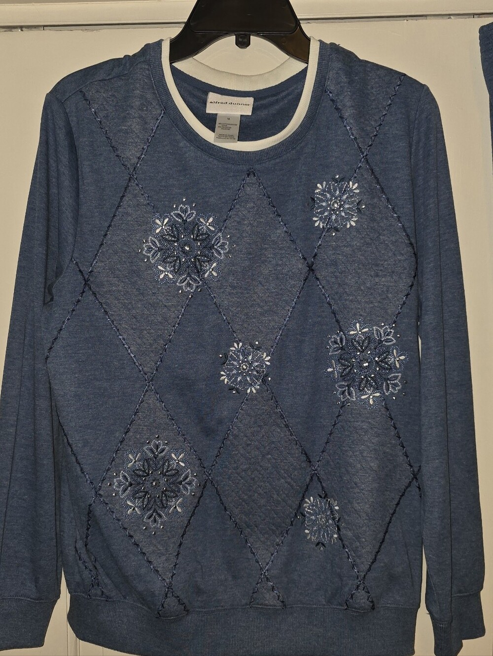 Alfred Dunner Denim Blue Embroidered Diamond-Quilt Sweatshirt and Pants Size M